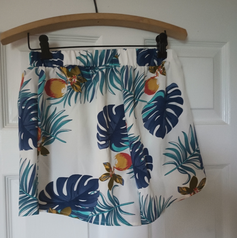 SHEIN Hawaiian Print Athletic Shorts Size M Elastic Waist Great Short Shorts